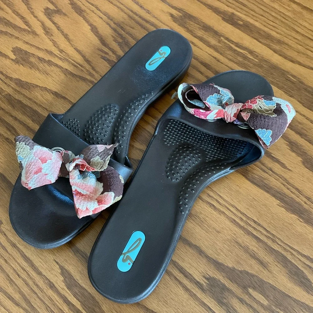 Oka b Madison Slides, Sz L (10-11)